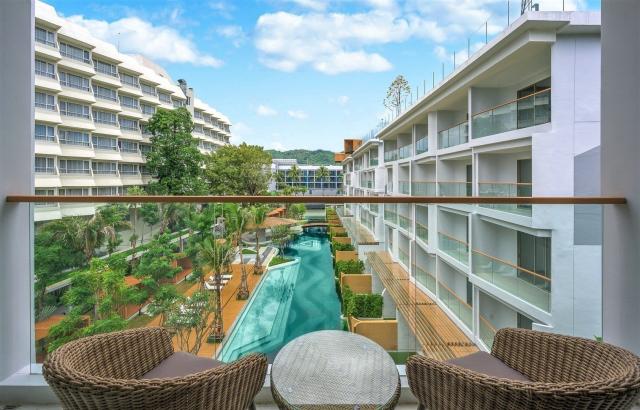 Premier balcony