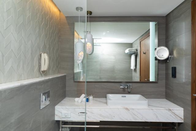 Radisson Blu Hotel & Resort Abu Dhabi Corniche