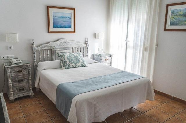 Hostal Marissal by Dorobe