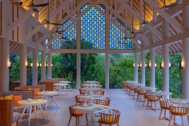 Emerald Faarufushi Resort and Spa