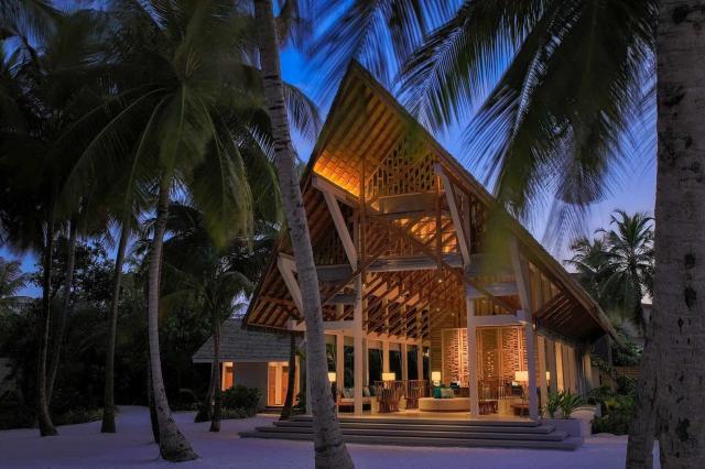 Emerald Faarufushi Resort and Spa