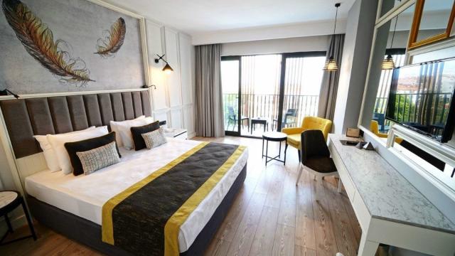 Hotel The Raga Side