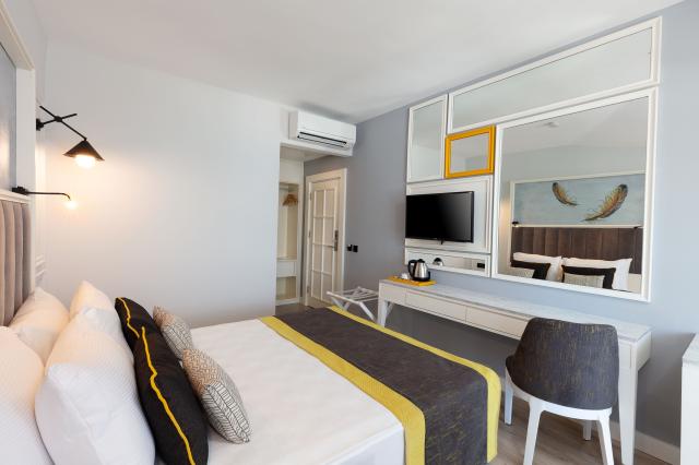 Hotel The Raga Side