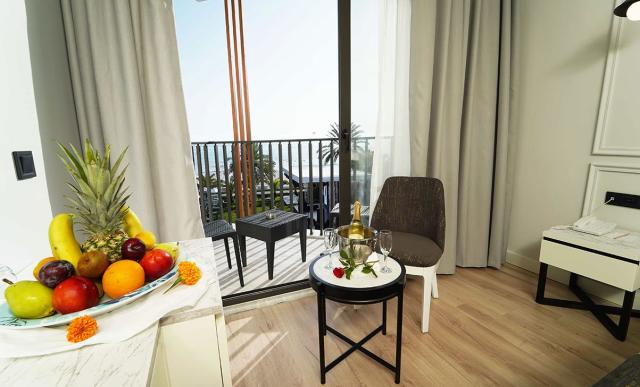 Hotel The Raga Side