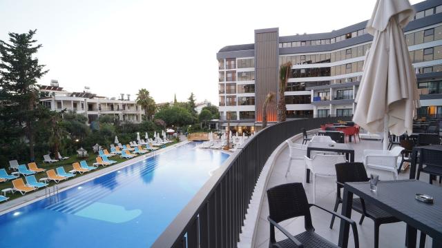 Hotel The Raga Side