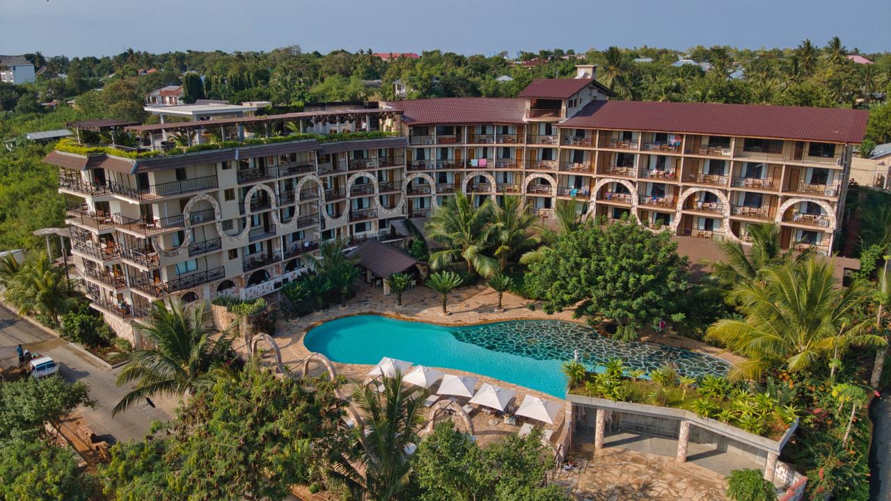 Ze Zanzibaru na safari & Hotel Palumbo Waves