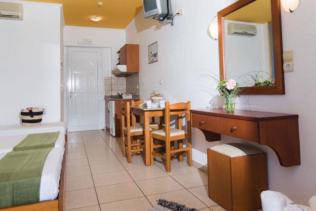 Yiannis Manos Resort Hotel