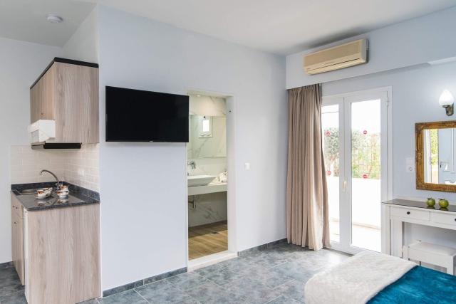 Yiannis Manos Resort Hotel