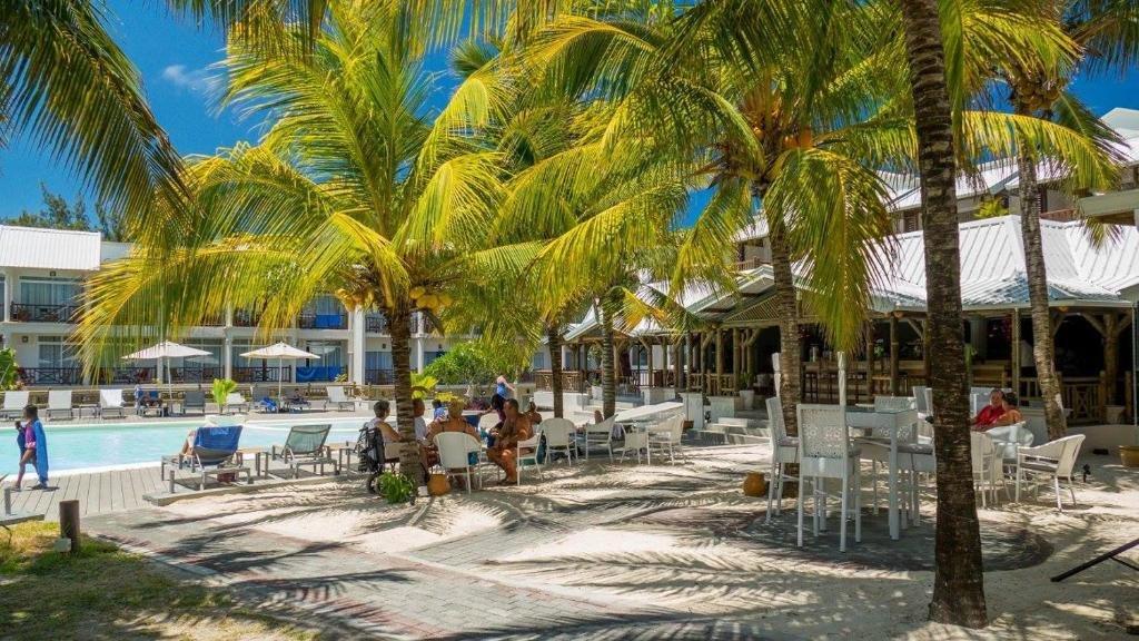 Hotel Le Peninsula Bay Beach Resort & Spa