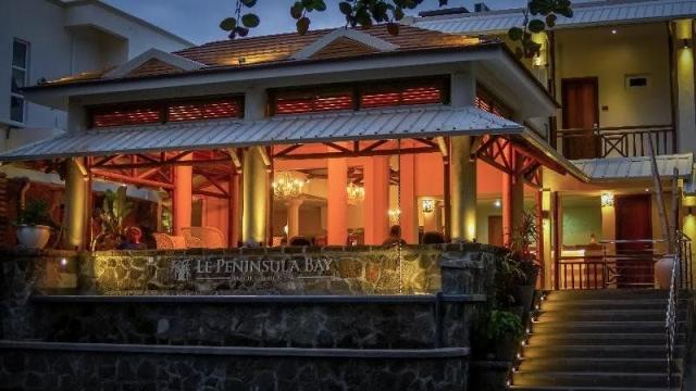 Hotel Le Peninsula Bay Beach Resort & Spa