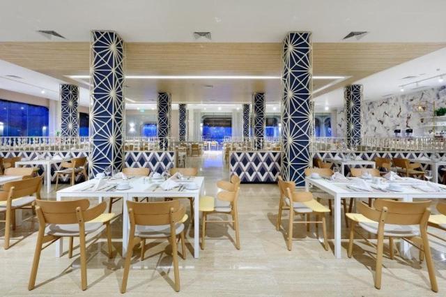 Hotel Grand Palladium White Sand Resort & Spa