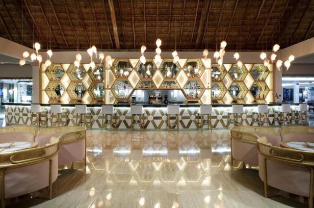 Hotel Grand Palladium White Sand Resort & Spa