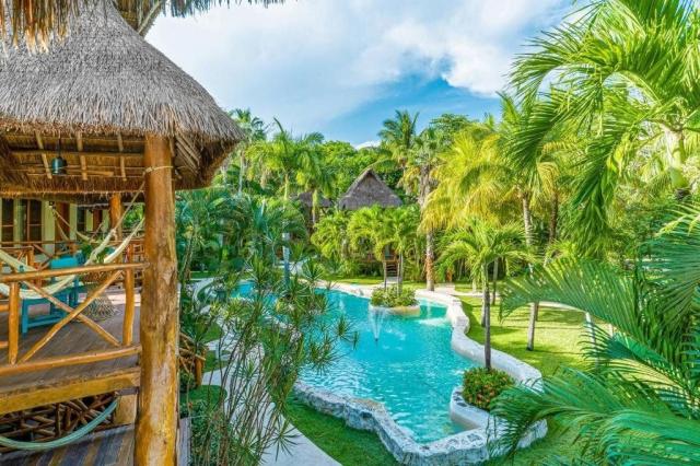 Hotel Mahekal Beach Resort