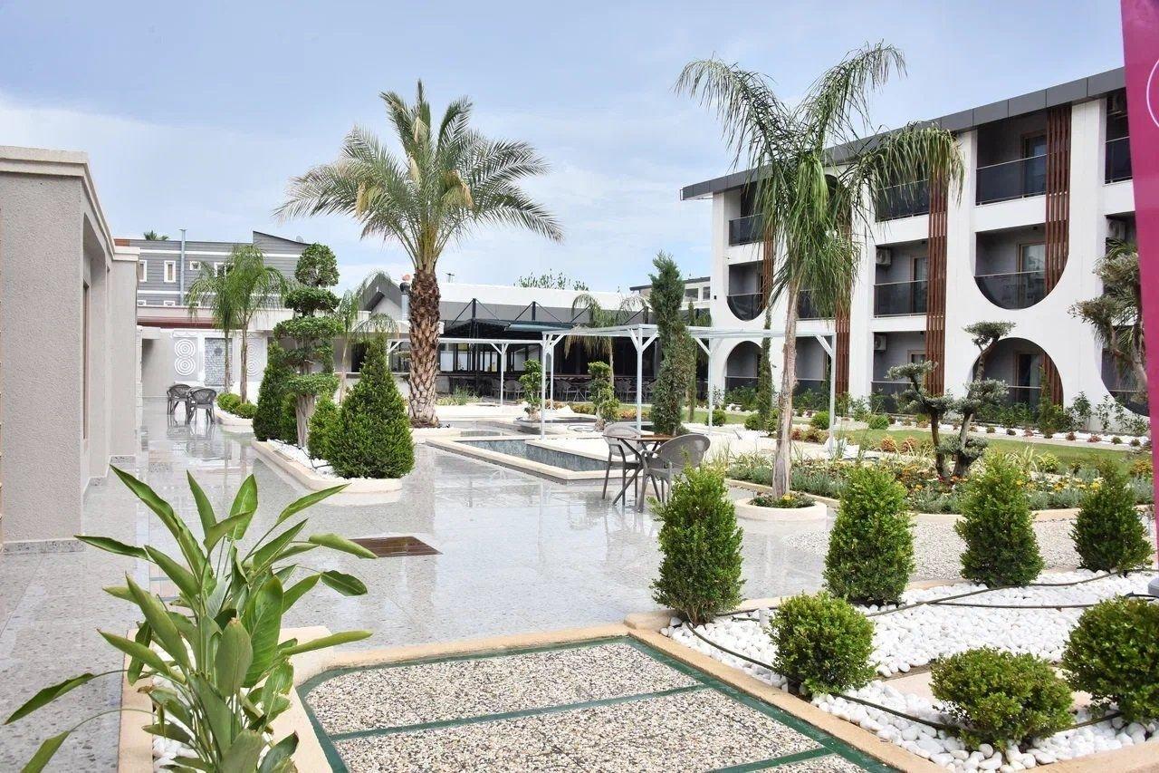 Hotel Monk Resort
