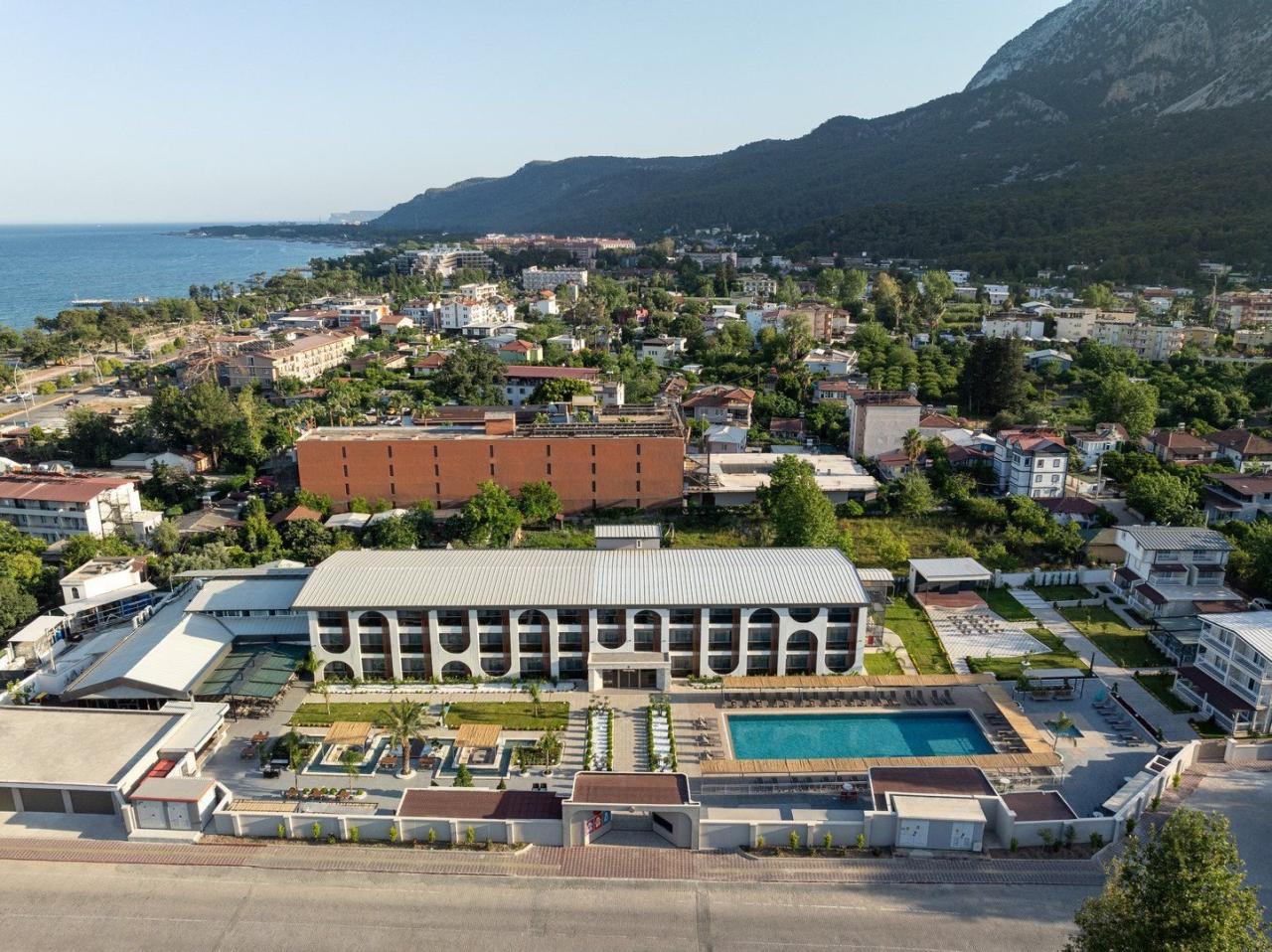 Hotel Monk Resort