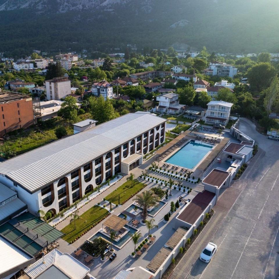 Hotel Monk Resort