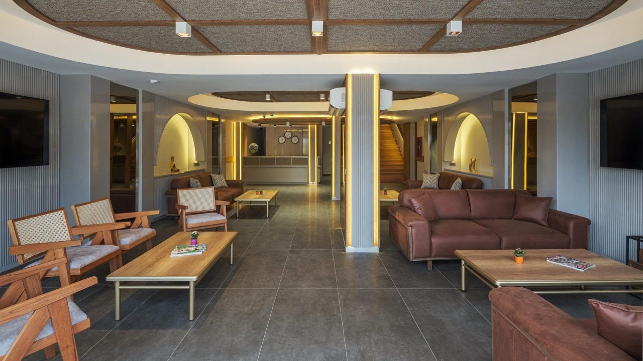 Hotel Monk Resort