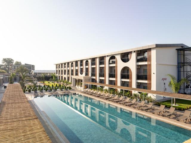 Hotel Monk Resort