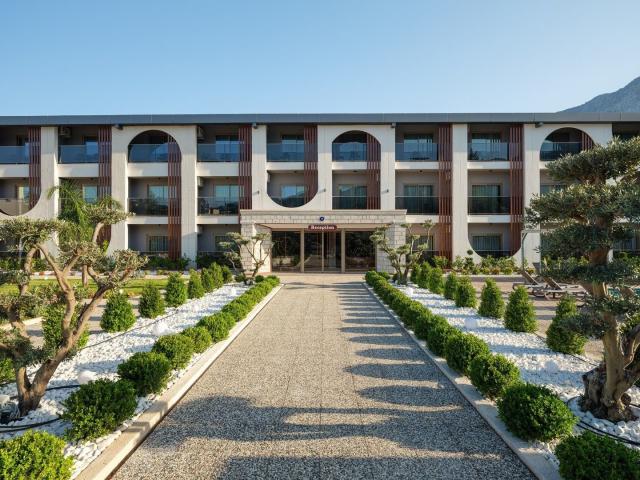 Hotel Monk Resort