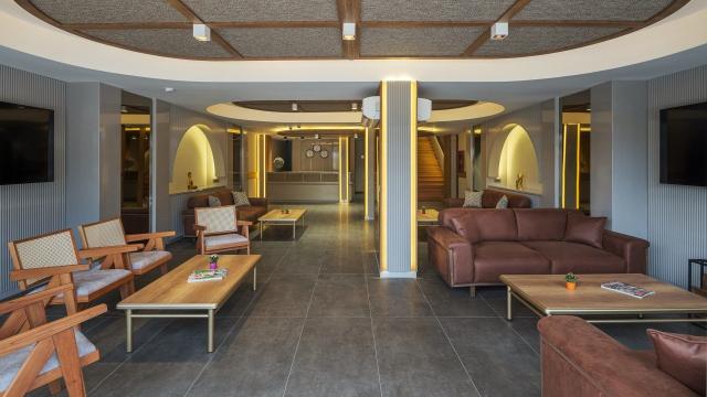 Hotel Monk Resort