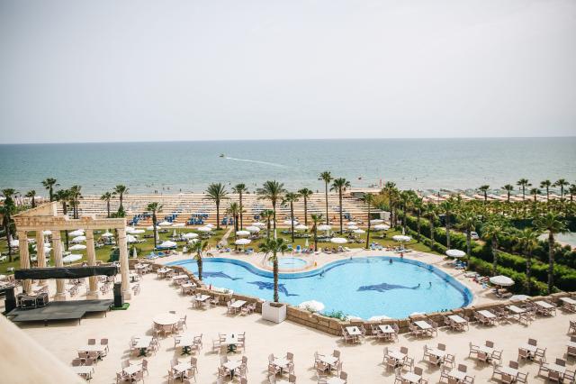 Cesars Resort Side