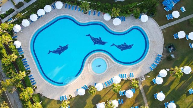 Cesars Resort Side