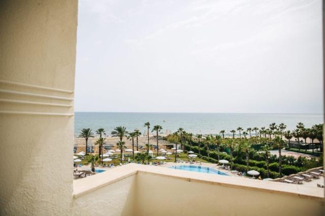 Cesars Resort Side