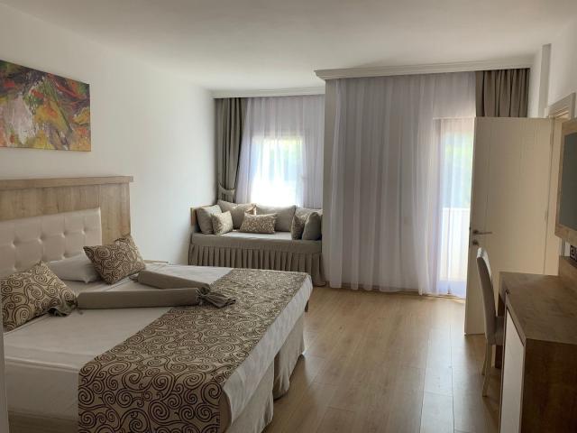 Cesars Resort Side