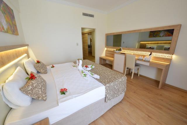 Cesars Resort Side