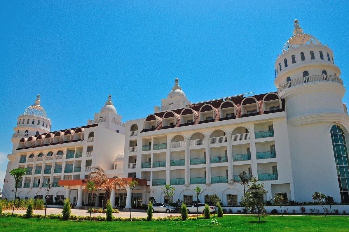 Hotel Side Crown Serenity