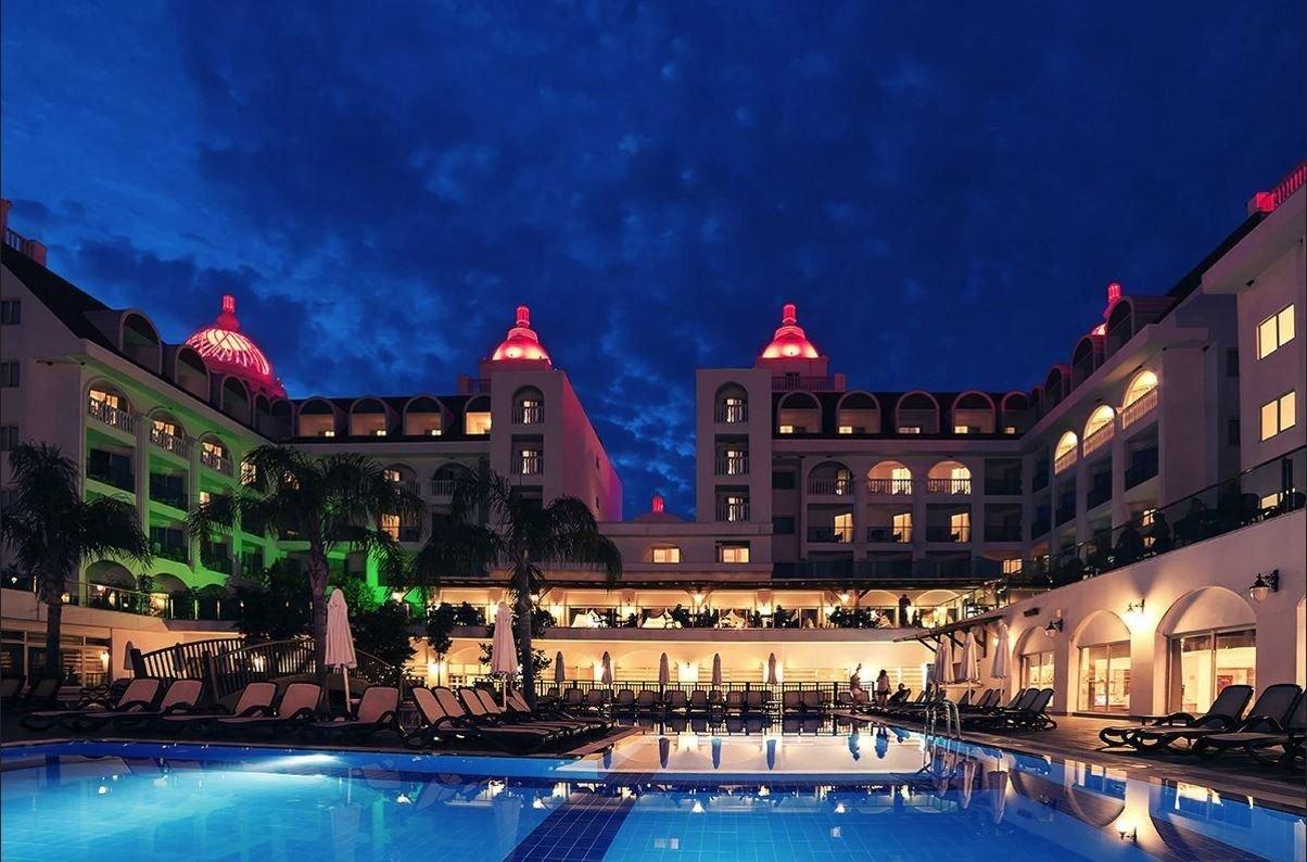 Hotel Side Crown Serenity
