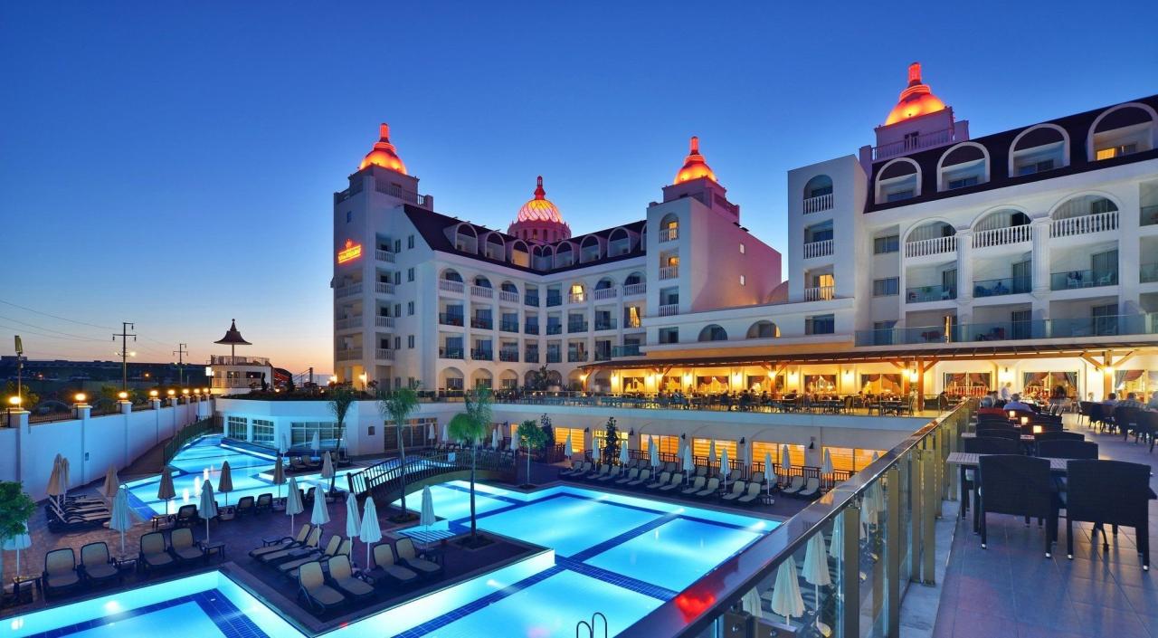 Hotel Side Crown Serenity