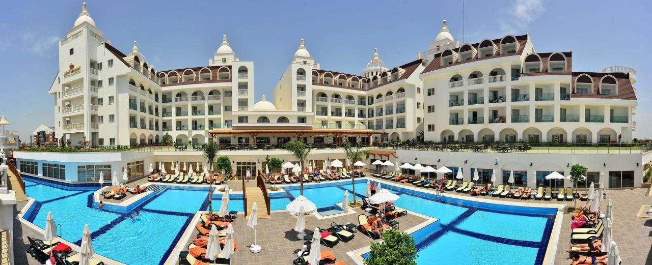 Hotel Side Crown Serenity