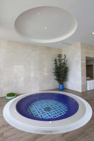 Hotel Charisma De Luxe