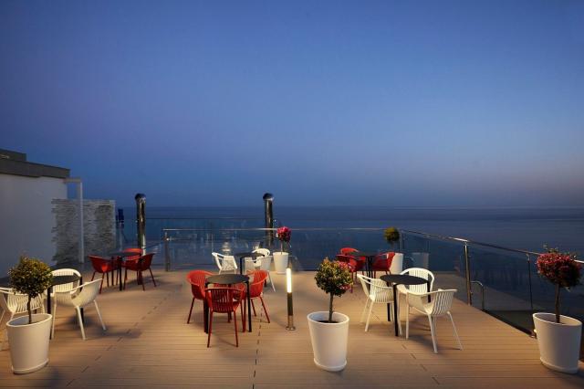 Hotel Las Arenas Affiliated by Melia