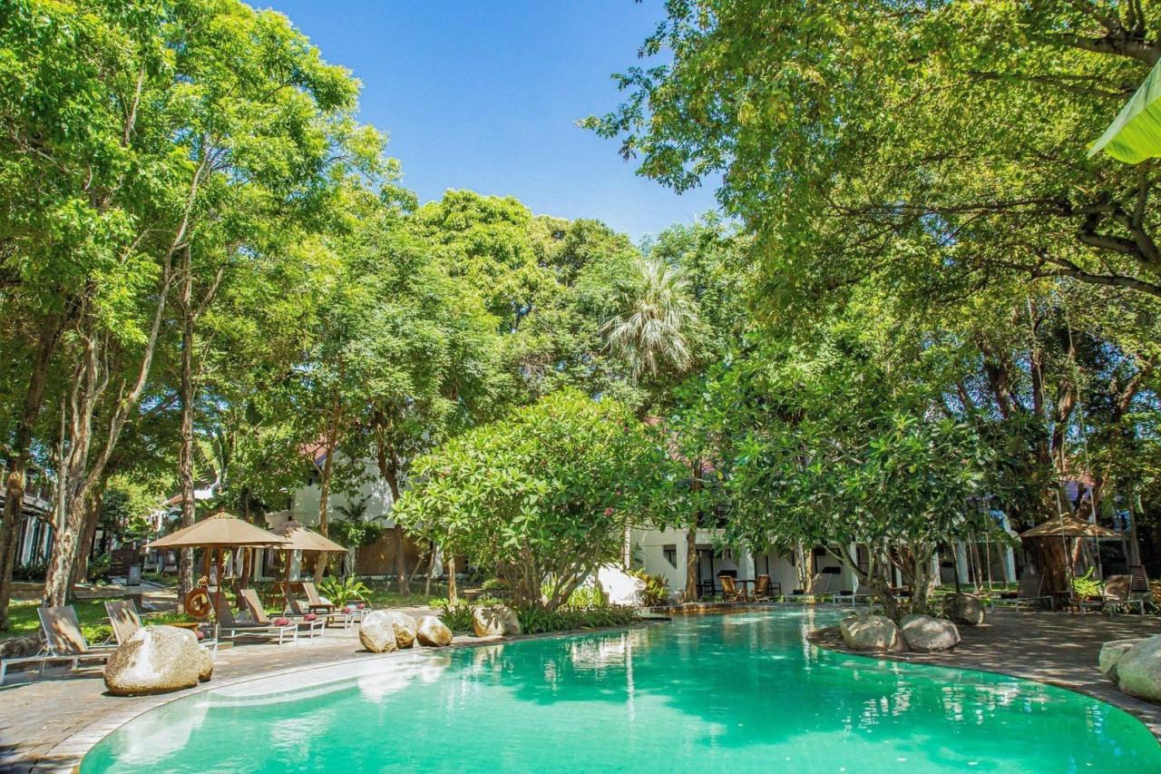 Woodlands Hotel and Resort