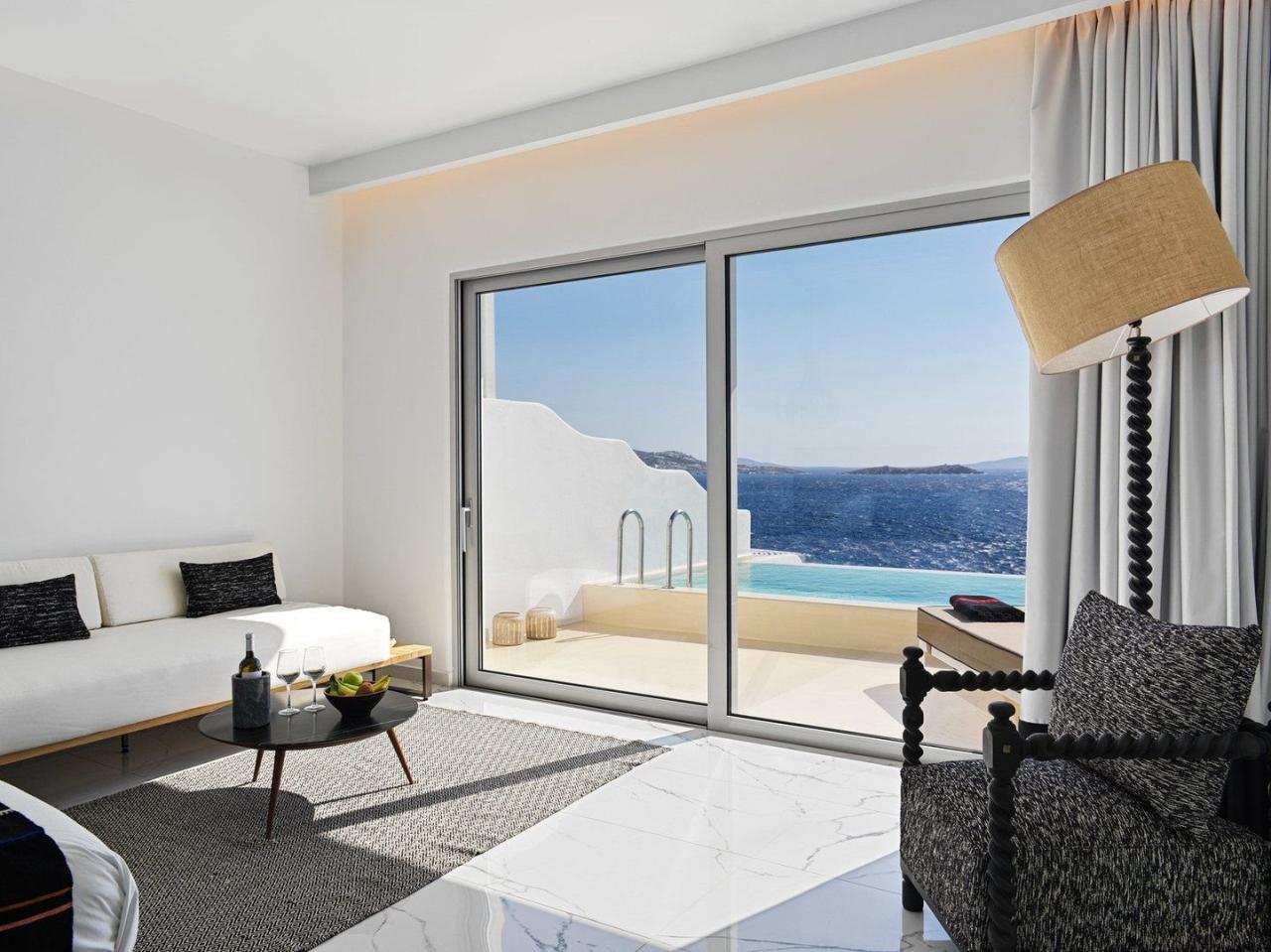 Kouros Hotel And Suites