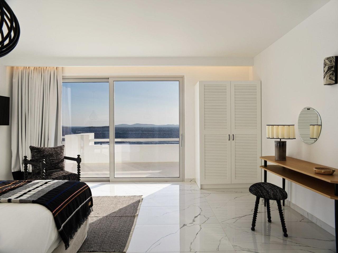 Kouros Hotel And Suites
