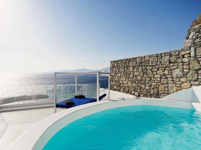Kouros Hotel And Suites