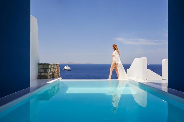 Kouros Hotel And Suites