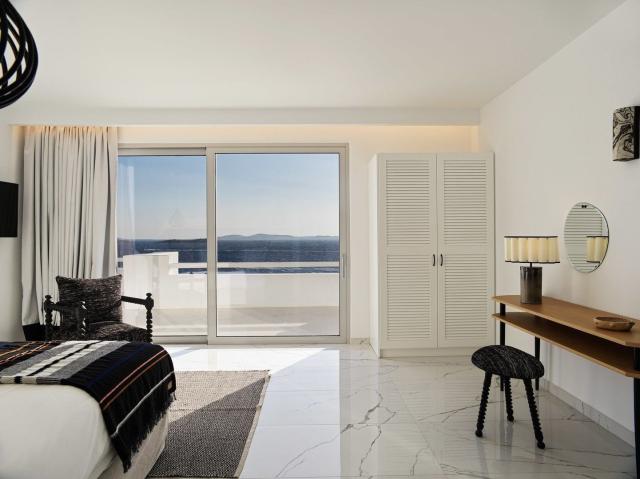 Kouros Hotel And Suites