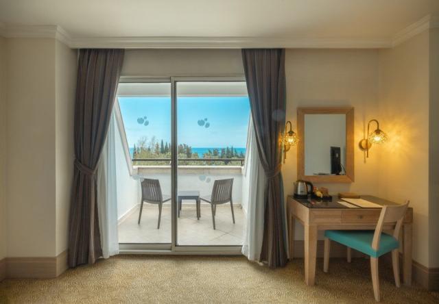 Hotel Crystal De Luxe
