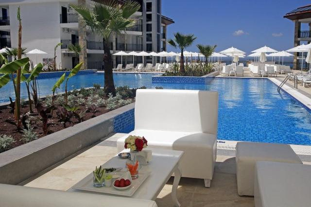 Hotel Ramada by Wyndham Akbuk