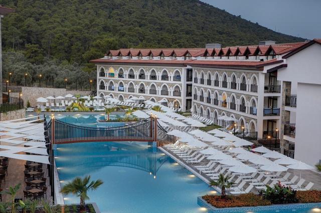 Hotel Ramada by Wyndham Akbuk