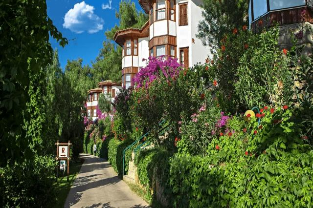 Hotel Club And Hotel Letoonia