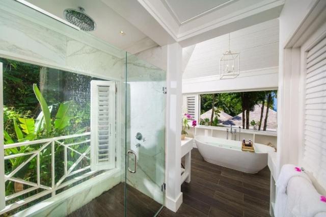 Round Hill Hotel & Villas