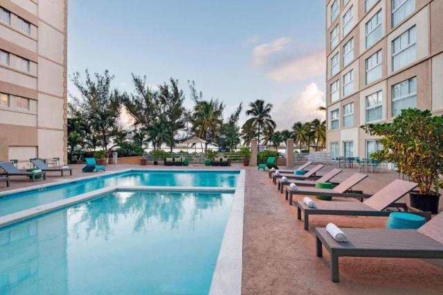 Courtyard Nassau Downtown/Junkanoo Beach