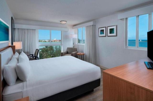 Courtyard Nassau Downtown/Junkanoo Beach