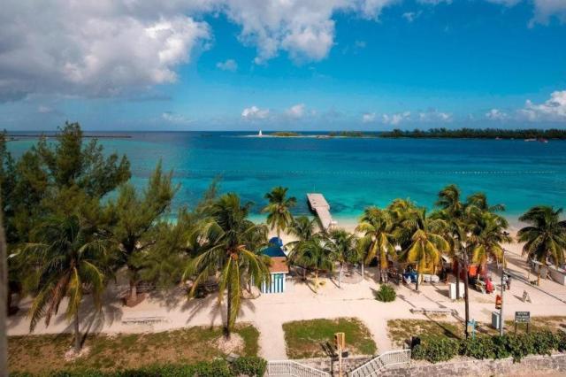 Courtyard Nassau Downtown/Junkanoo Beach