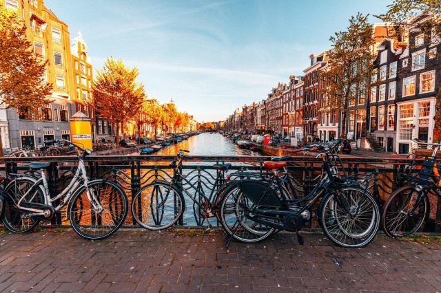 Čtrnáctidenní plavba z Amsterdamu na Island a zpět